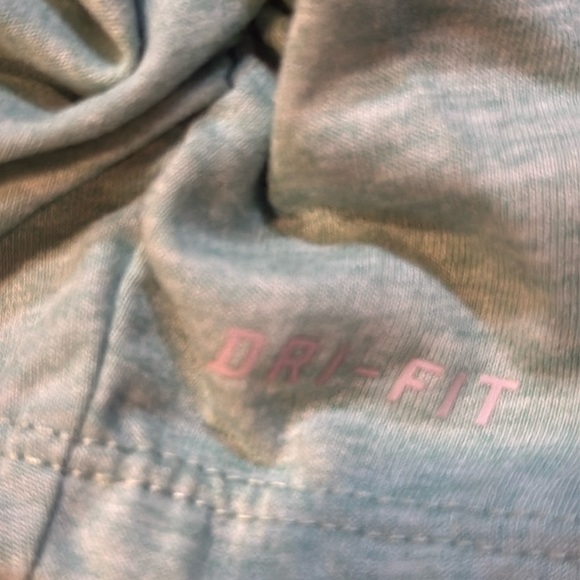 XL Juniors Nike DRI FIT Light Blue Athletic Top - Picture 8 of 8